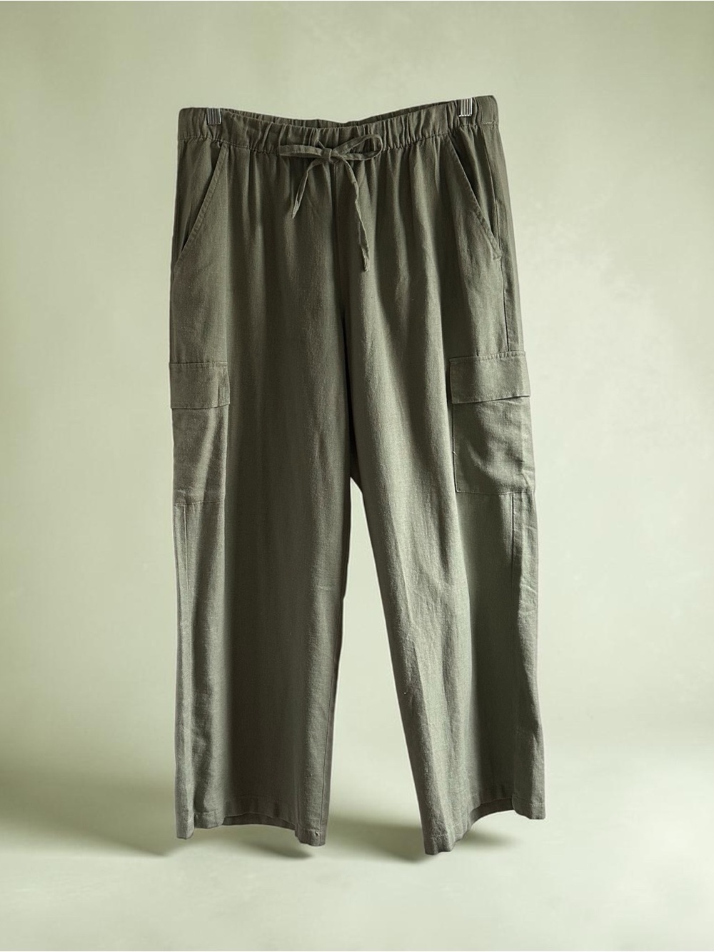 Women’s Wide Leg Pants with Elastic Waistband in Khaki Green. Size M.